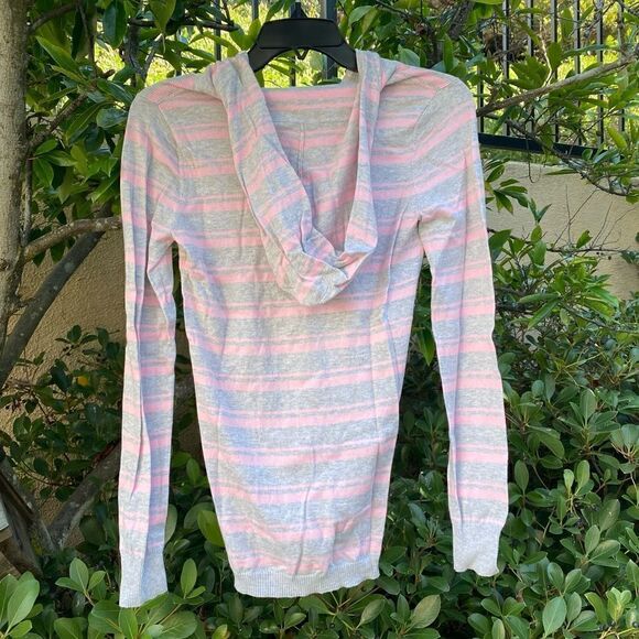 Lacoste Pink/Gray Cashmere Blend V-Neck Hoodie/Sweater. Small/4 (Euro 36). EUC - Picture 2 of 5